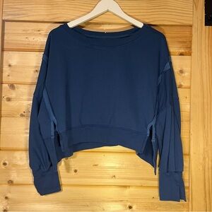 Stylish Blue Cropped Sweatshirt